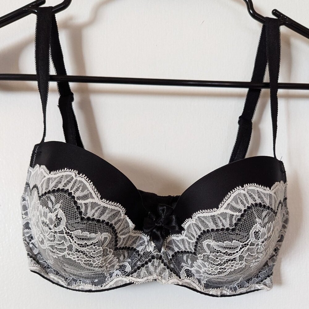 Victoria's Secret black and white lace bra size 32DD